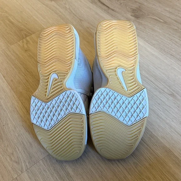 Nike Men’s Basketball Shoes in Light Gray - Picture 5 of 7